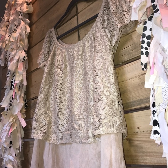 Short Sleeved Lace Blouse - Picture 2 of 2